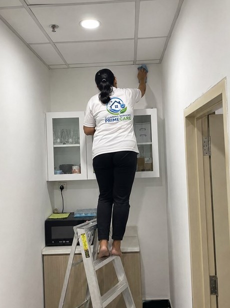 Office cleaning service in Malaysia — Cleaning Services Primecare cleaner detail-cleaning an office pantry